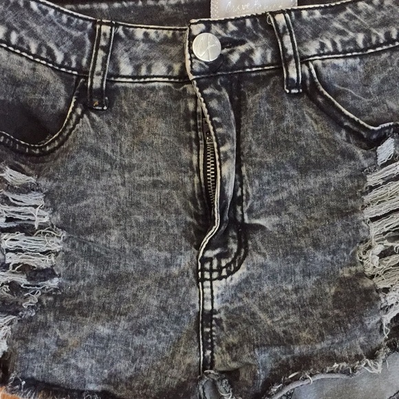 Summer shorts - Picture 2 of 2